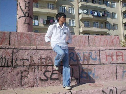 Mc VaMPiR Ft YüksekDozaj & Mc QaRiYeR - Çaresizim - 2010