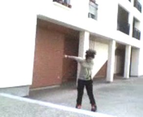 ethan qui essaye de sauter des marche en 180°