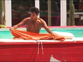 Jason boit la tasse !