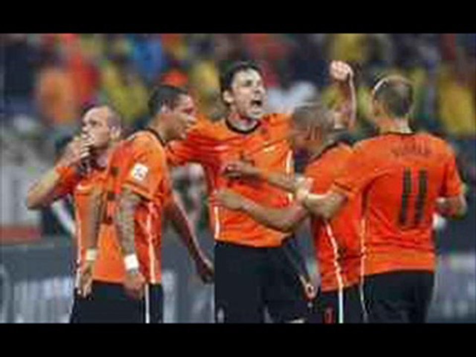 Netherlands 2-1 Brazil Robinho,Sneidjer scored,Melo red-card