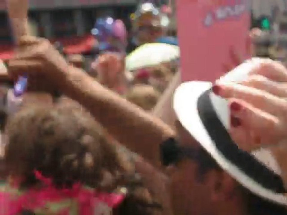 NICK MORISSON LIVE @ GAY PRIDE CHAR AIDES PARIS 2010 (2)