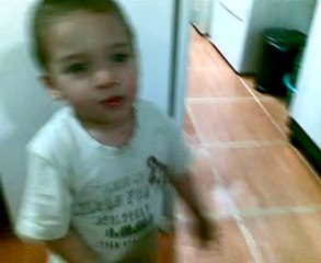 Oscar se pone contento cuando llega su papa 02-07-2010