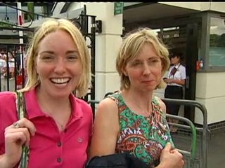 Serena serves for fourth Wimbledon title