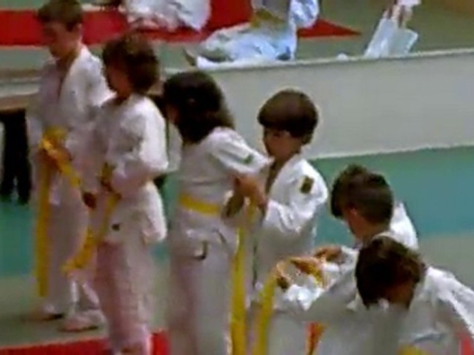 Remise ceinture jaune.