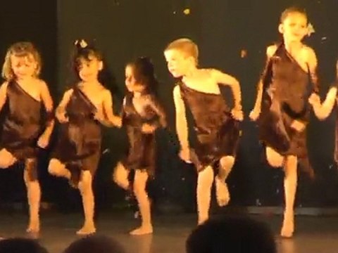 Gala 2010 ELIA Canet - Danse 1 La Préhistoire