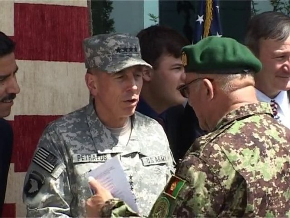 Afghanistan: le général Petraeus veut l'union contre l'insurrection