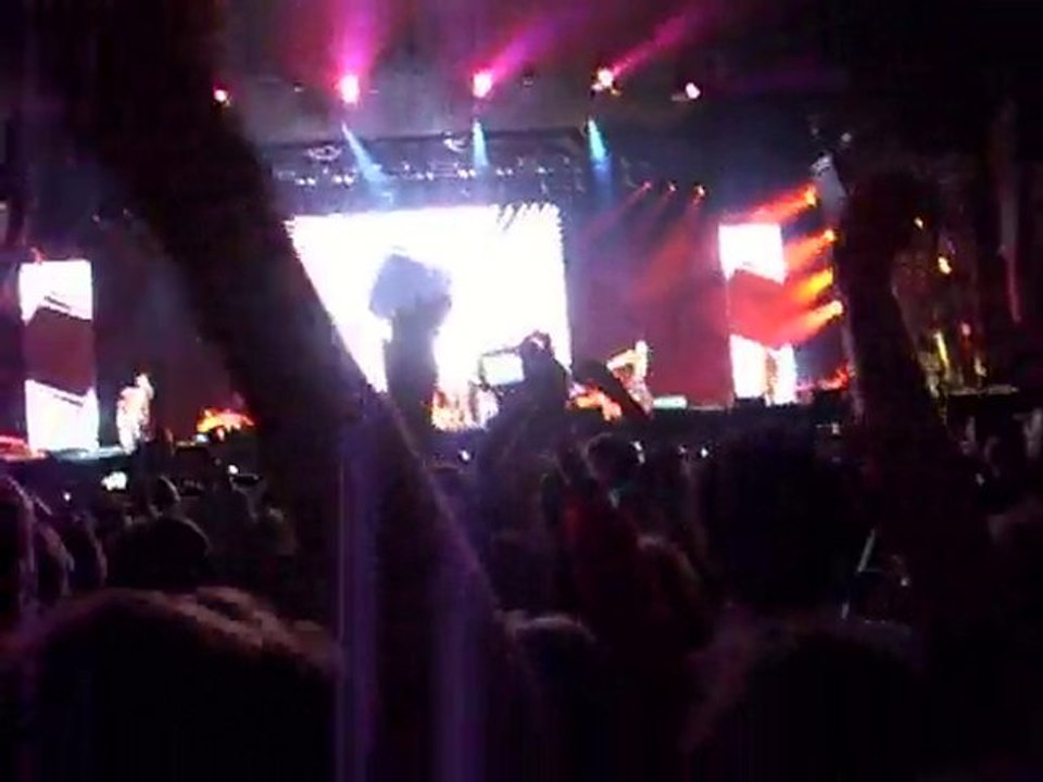 Black Eyed Peas Rock That Body Main Square 2 Juillet 2010