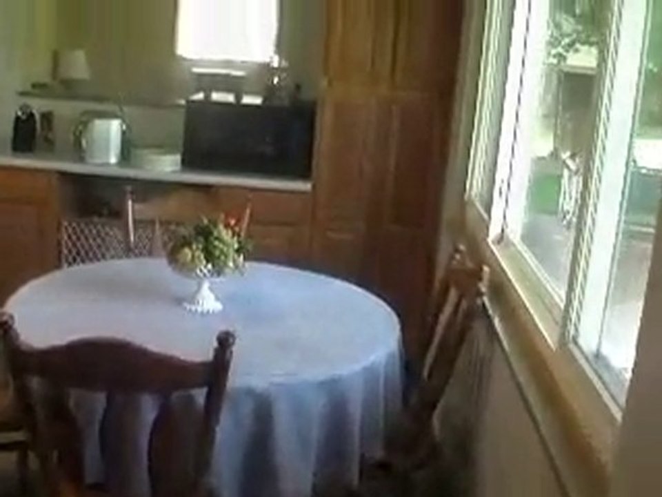 Brick ranch on 4.15 acres with 2400 sq ft barn