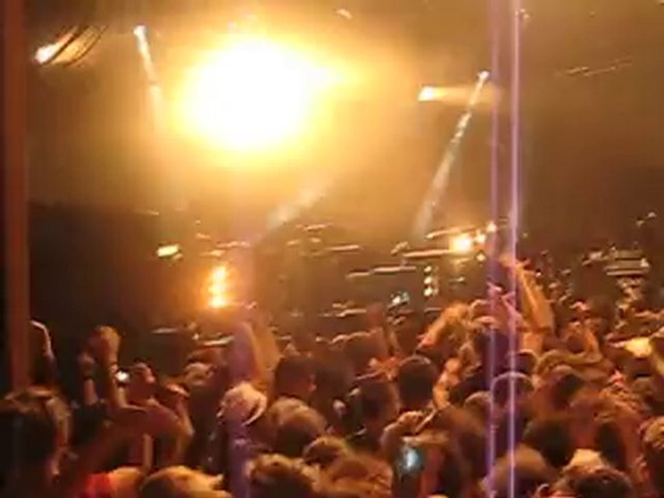 BLOODY BEETROOTS DEATH CREW 77 ESCAPE live