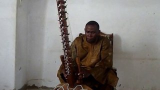 Mamadou Dramé : Différentes tonalités à la kora chromatique