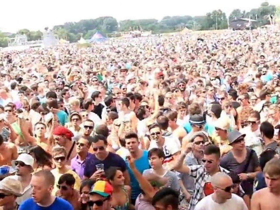 Reboot plays Caminando at Love Family Park 2010