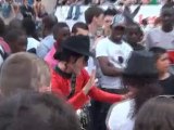 Paris sosie Michael Jackson et petite formation musicale