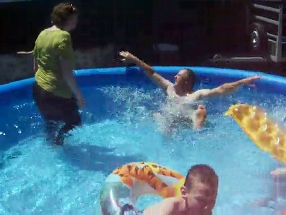 mon petit mari dans la piscine mdr