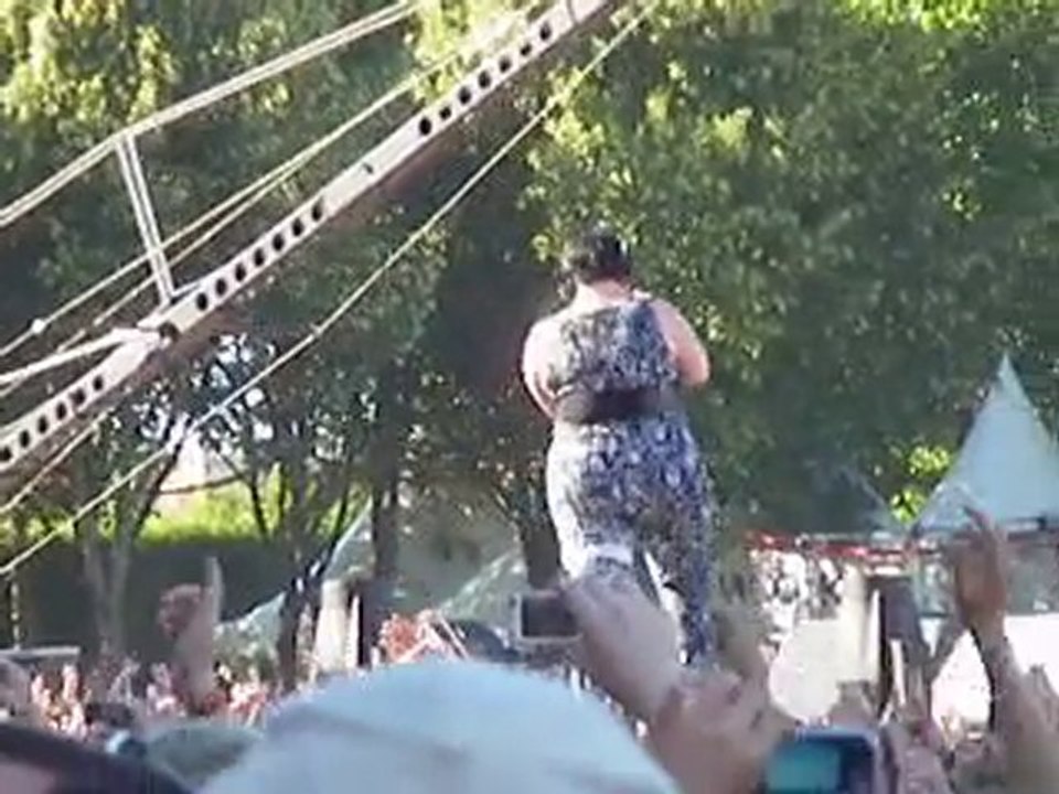 MAIN SQUARE 2010 Gossip