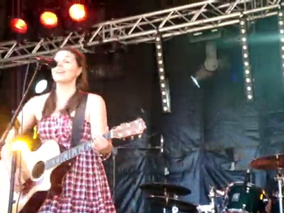 Sara Petite au festival de Berck sur Mer le 04/07/2010