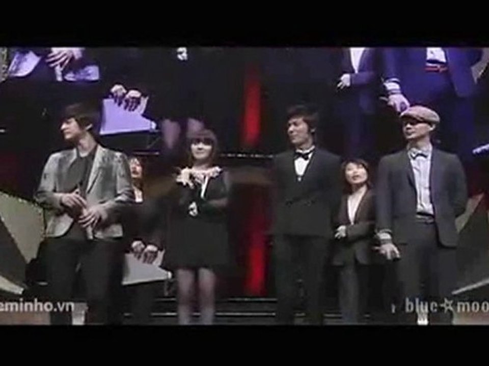 [MVN] Graduation Event 100425 3/4