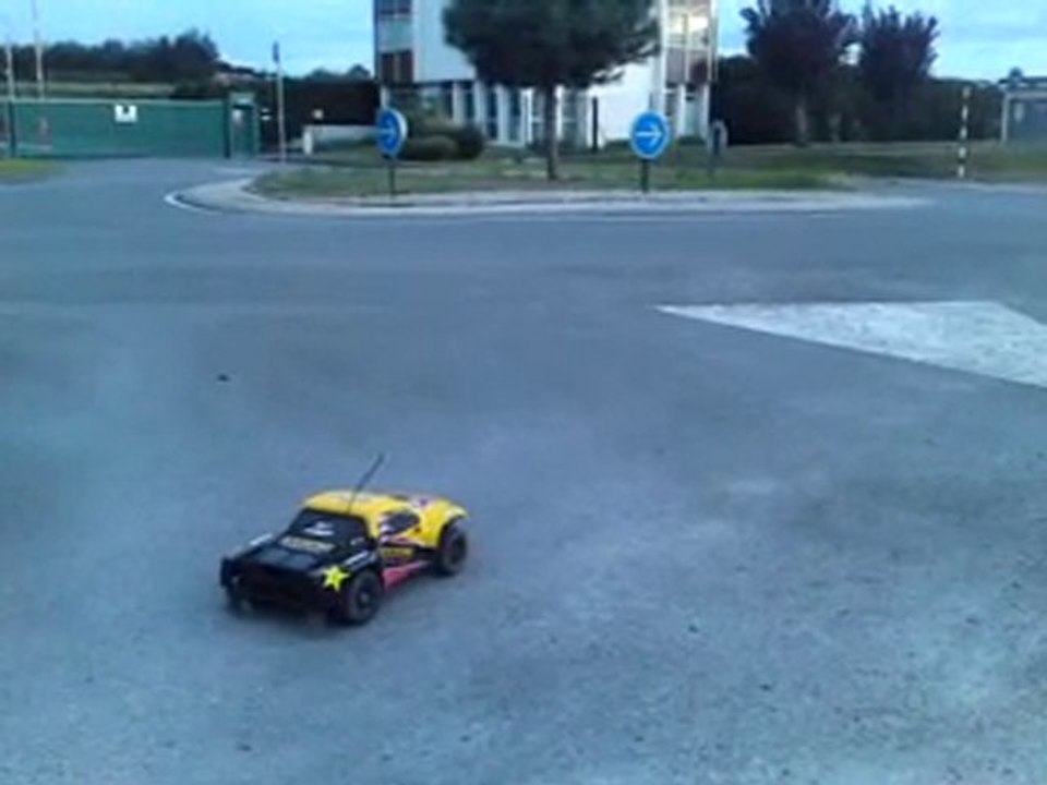 Team associated sc10 wheely !