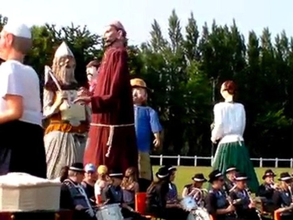 Finale du cortège de géants à Rubrouck - le 27 juin 2010