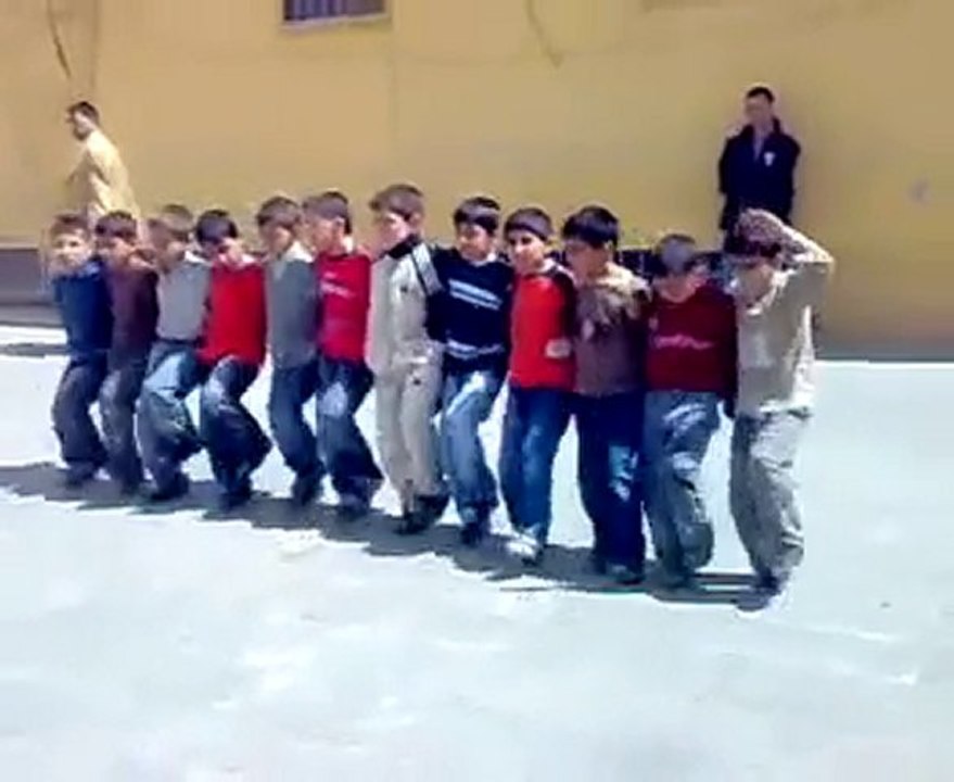 Miniklerden halay şov!