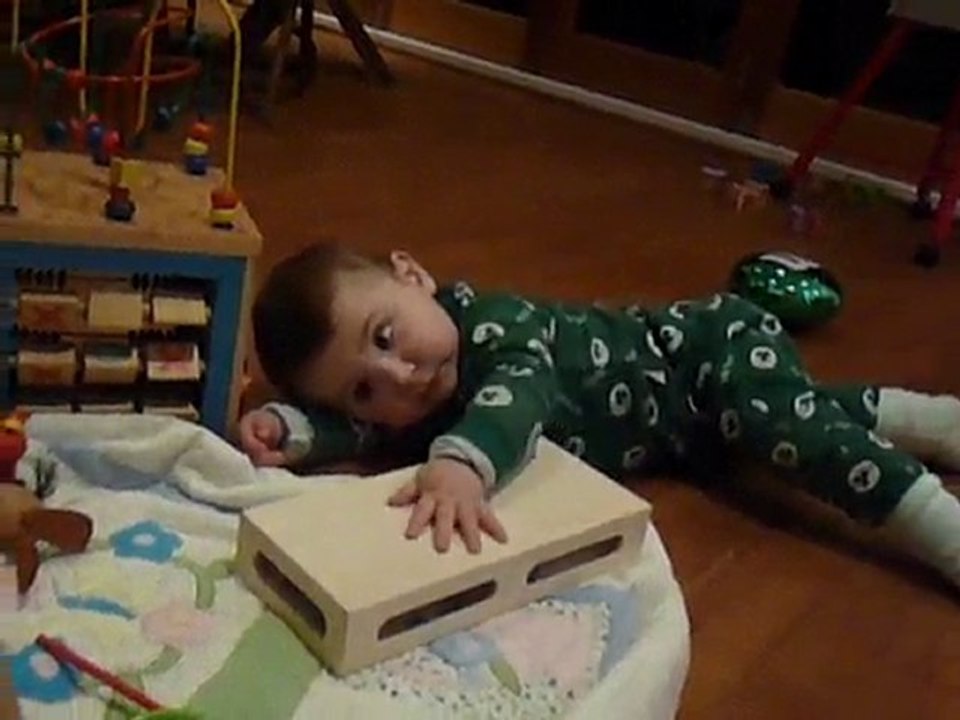 Jules joue et chante