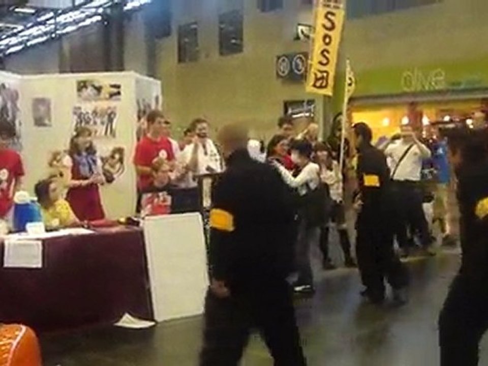 Japan Expo 2010 - Les Gamushara Oendan au stand SOS Brigade