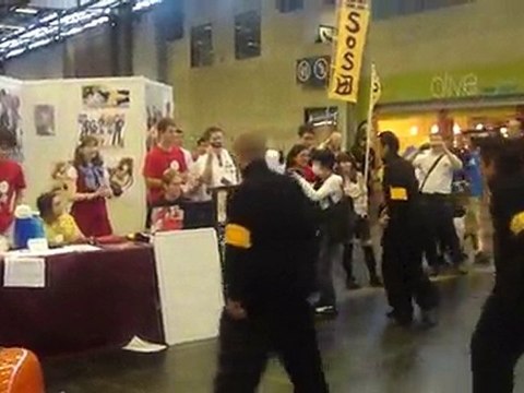 Japan Expo 2010 - Les Gamushara Oendan au stand SOS Brigade