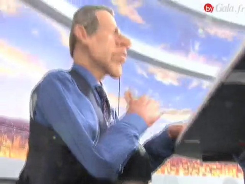 Derrière le plateau des Guignols au Grand Journal de Cannes