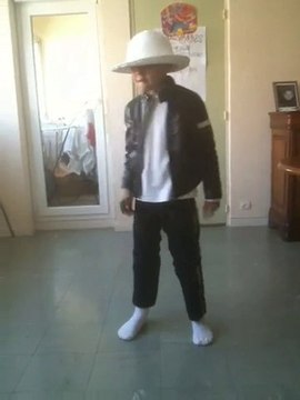 Noam Sur Une Chorégraphie De Michael Jackson