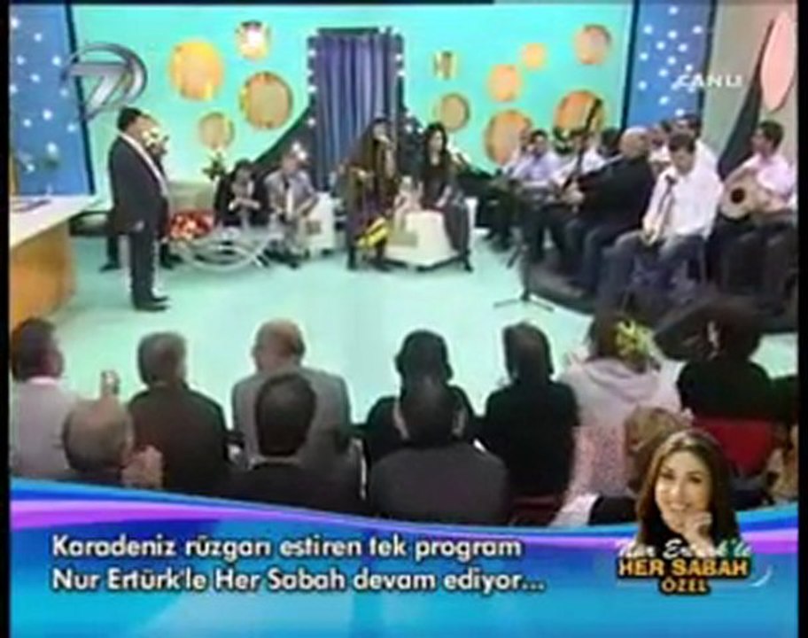 Mahmut turan tulum çalıyot Fadime Nene Türkü söyluyor...