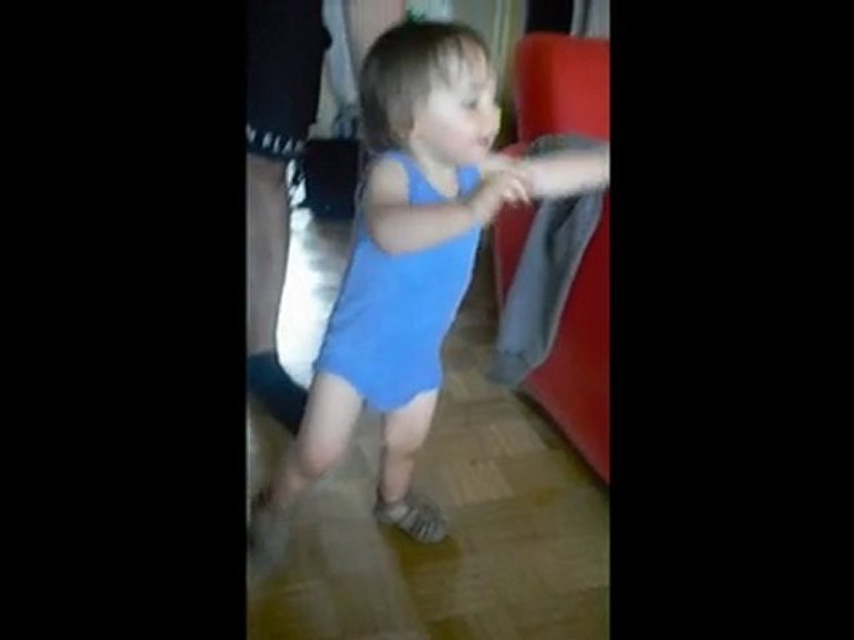 Aaron marche!