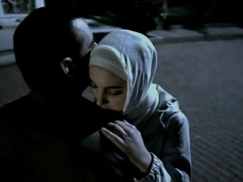 Büşra Filminden "Selvi Boylum Al Yazmalım" eşliğinde sahne