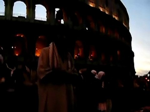 Prières musulmanes devant le Colisée à Rome (Italie)