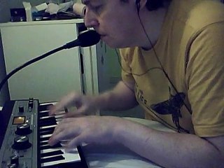 DALADILADADA  Y'A DU SOLEIL ET DES NANAS...MICRO KORG XL