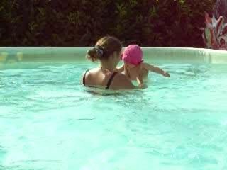 piscine avec maman