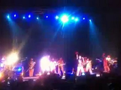 Earth Wind & Fire - September (Live)