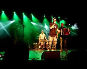 Découvrez le métier de saltimbanque à travers le concert de ZEP en 2010 🎪