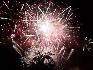 LEVALLOIS VACANCES : FEUX D'ARTIFICES !
