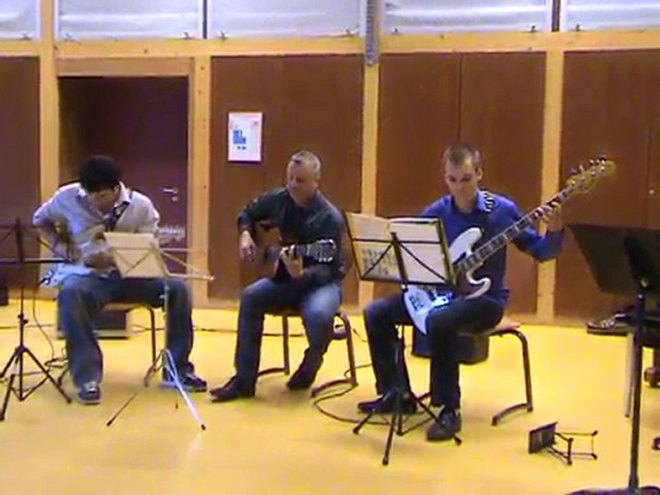 526 : Rock : Trio guitare electrique, basse et classique