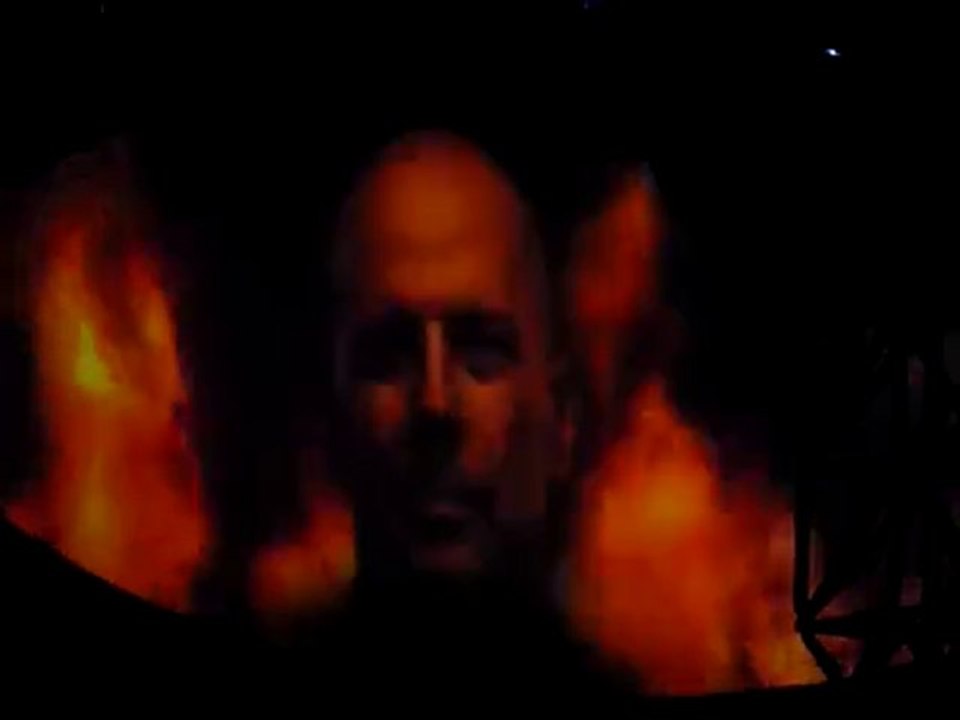 BRUCE WILLIS lancement de son parfum L.R. Health&Beauty Syst