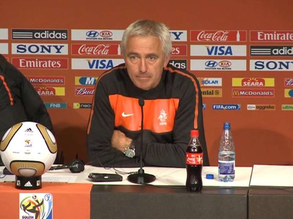 Van Marwijk tells Dutch to keep eyes on the prize