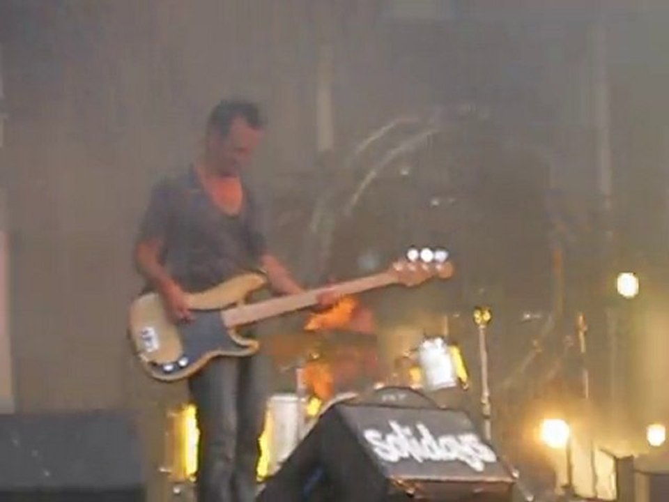 izia, hey bitch , live,solidays 2010