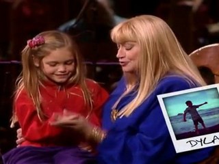 Mary Travers sings to her grand daughter