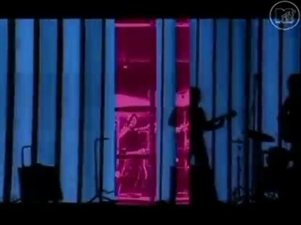 Girls Aloud vs Kings Of Leon - Alouds İn Molly Chambers