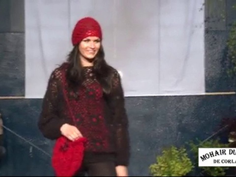 Pull au crochet noir porté par Mélanie Craignou, Terralies