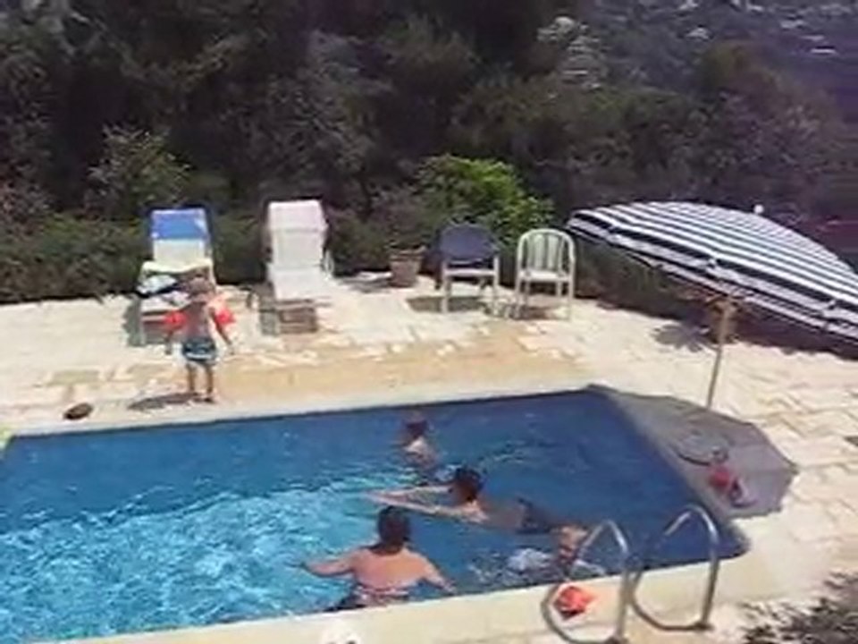 coucou maman ! j'ai sauté sans bouée ni brassards