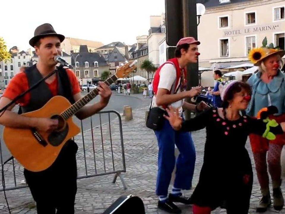 Jour 2 - Part.1 / Simon à Vannes avec ses nouveaux amis...