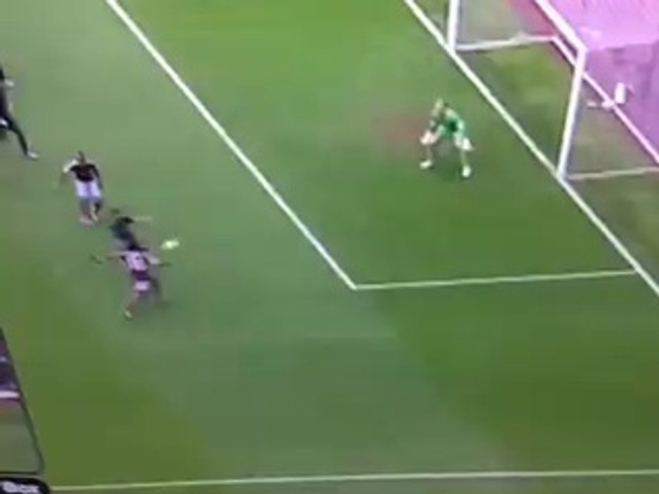 Alex Song Lamela ya özenirse.....