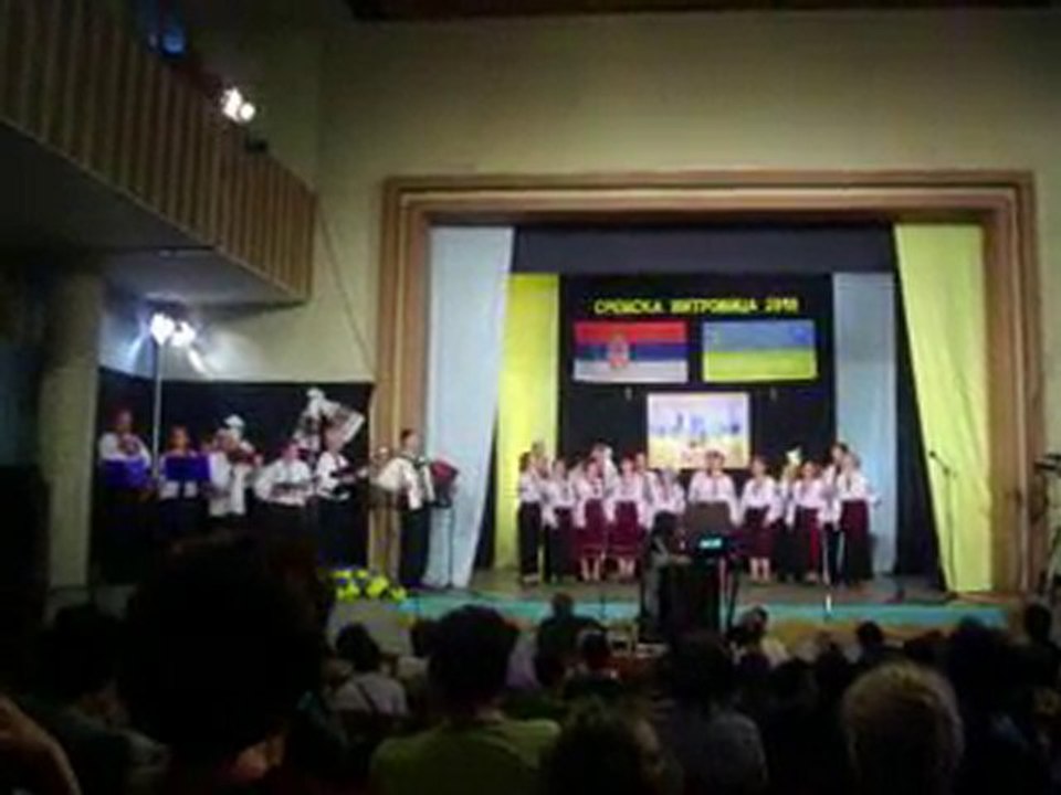 За полем чорна хмара