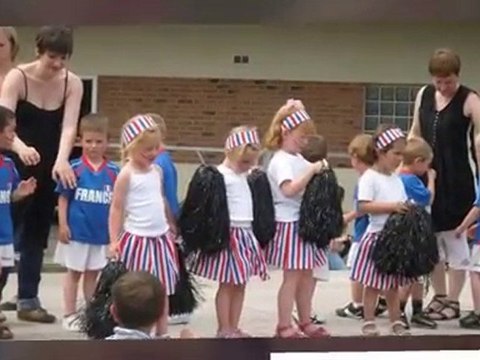 émilie qui danse a la kermesse de l,ecole année 2010