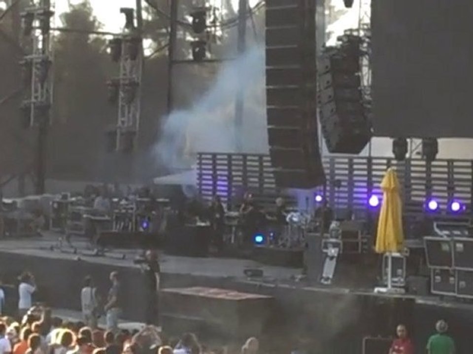 Massive Attack Intro @ Rockwave 2010